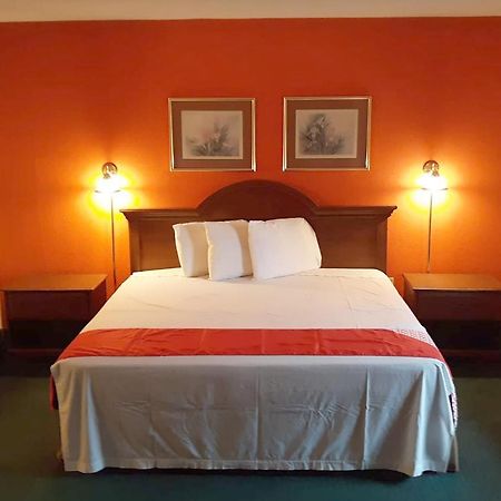 Super Value Inn 瓦尔多斯塔 外观 照片