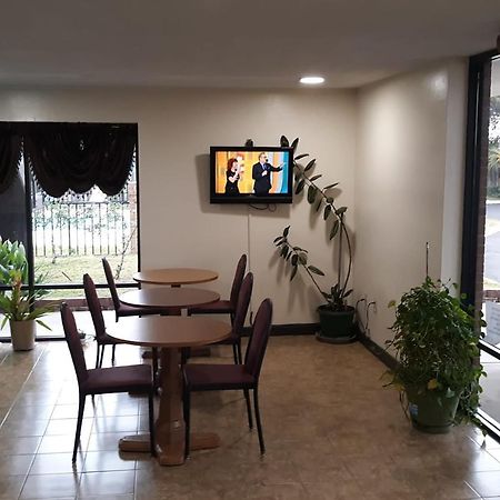 Super Value Inn 瓦尔多斯塔 外观 照片