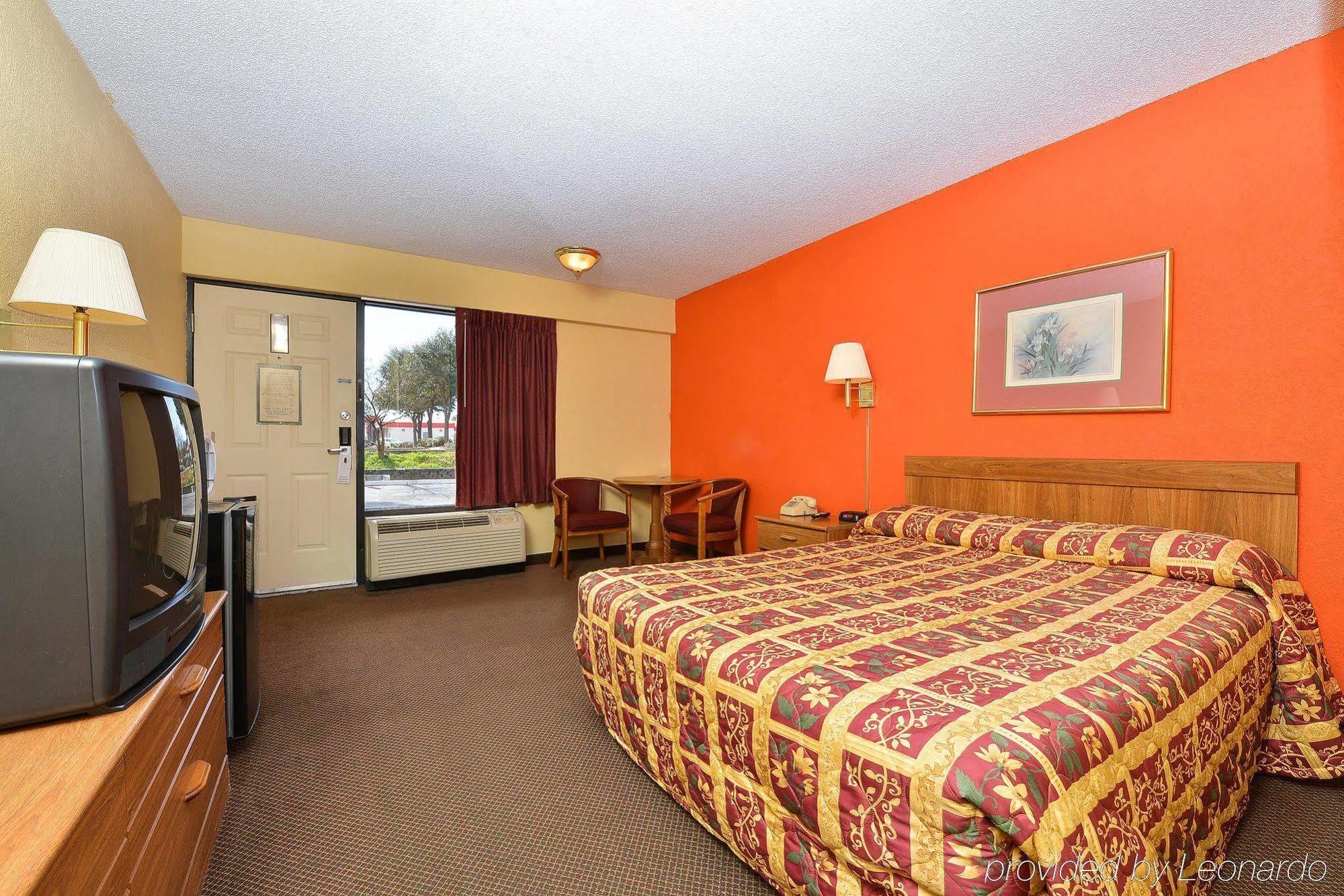 Super Value Inn 瓦尔多斯塔 外观 照片