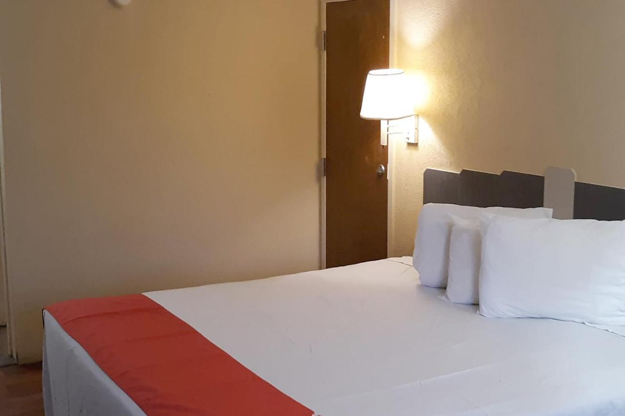 Super Value Inn 瓦尔多斯塔 外观 照片