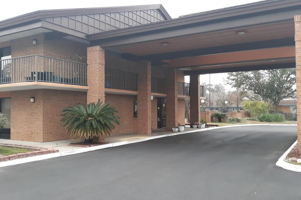 Super Value Inn 瓦尔多斯塔 外观 照片