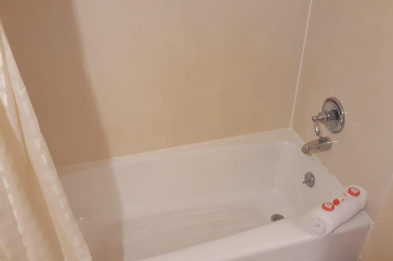 Super Value Inn 瓦尔多斯塔 外观 照片