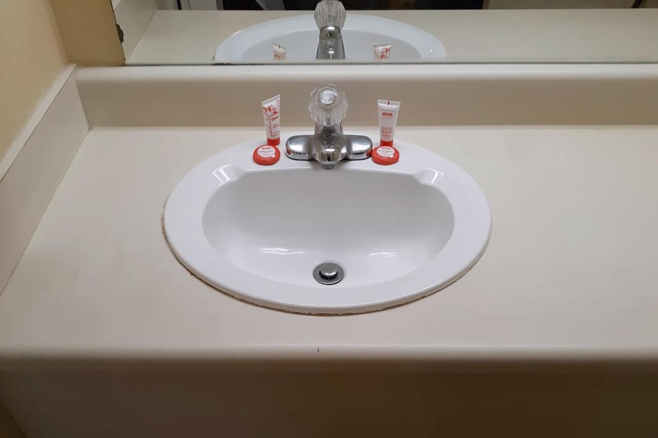 Super Value Inn 瓦尔多斯塔 外观 照片