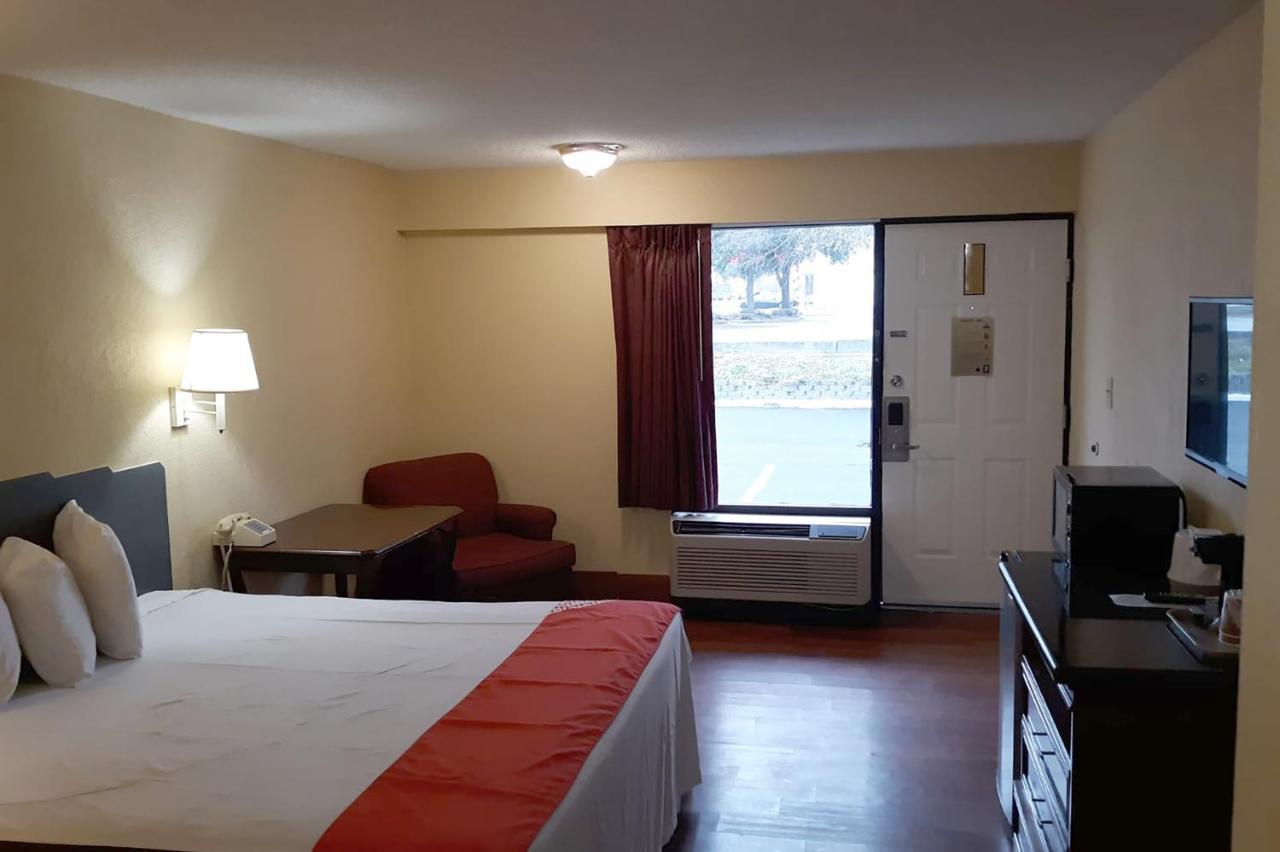 Super Value Inn 瓦尔多斯塔 外观 照片