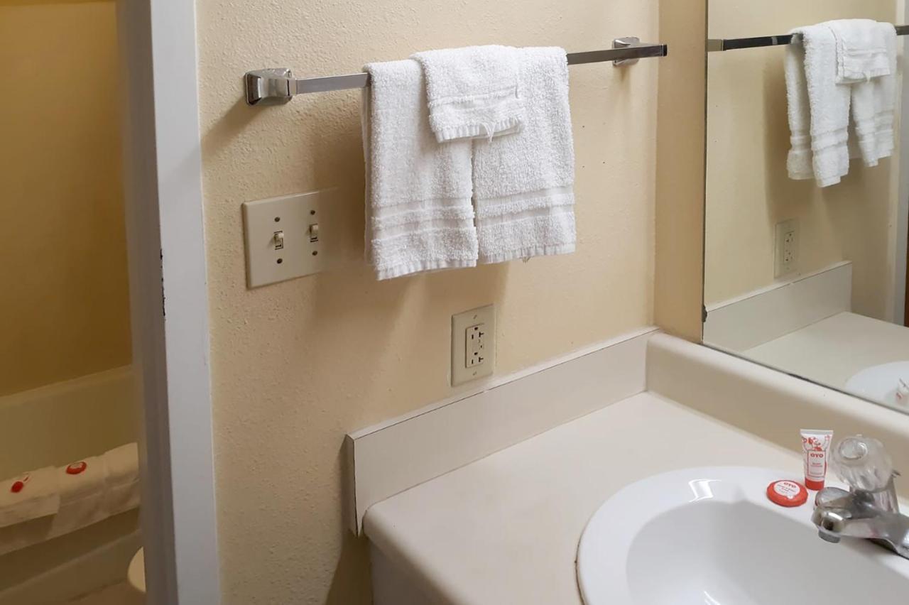 Super Value Inn 瓦尔多斯塔 外观 照片