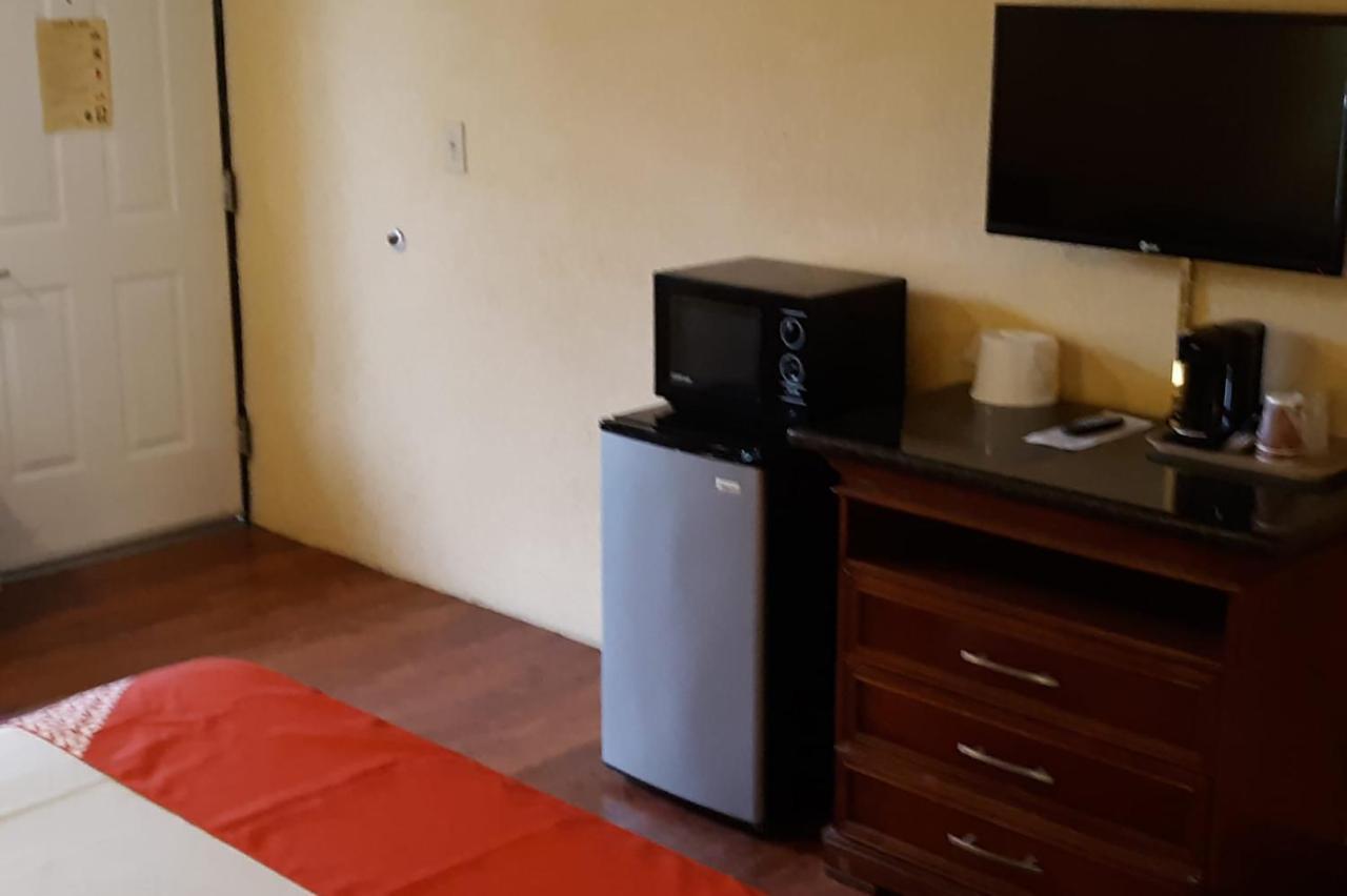 Super Value Inn 瓦尔多斯塔 外观 照片