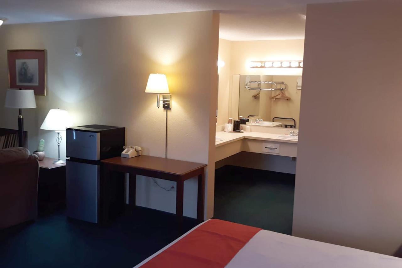 Super Value Inn 瓦尔多斯塔 外观 照片